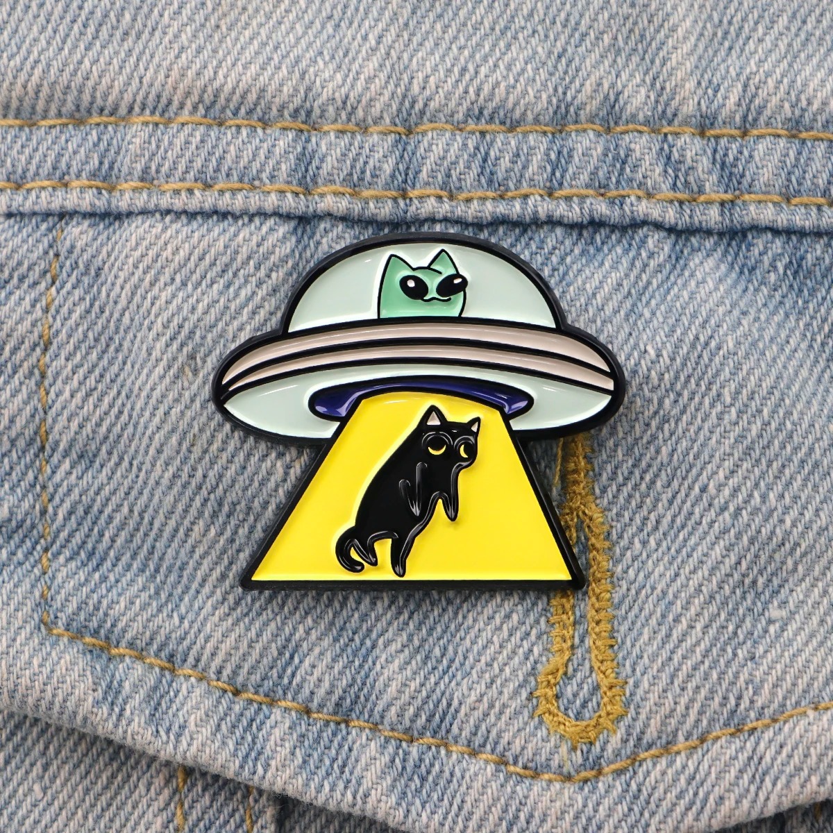 UFO Alien Enamel Pin Black Cat - Model Kit Ufo ulasan dan harga